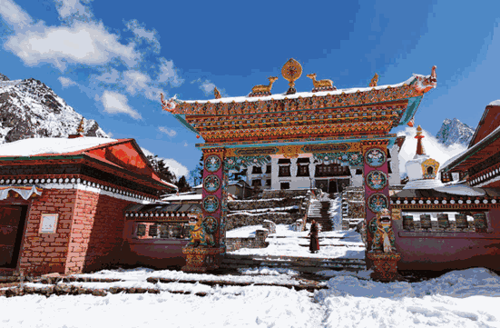 Trekking meditation retreat in the Himalayas