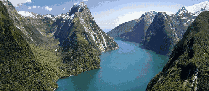 Milford Sound cruise with stunning landscape